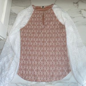 Gimmicks Printed Keyhole Top